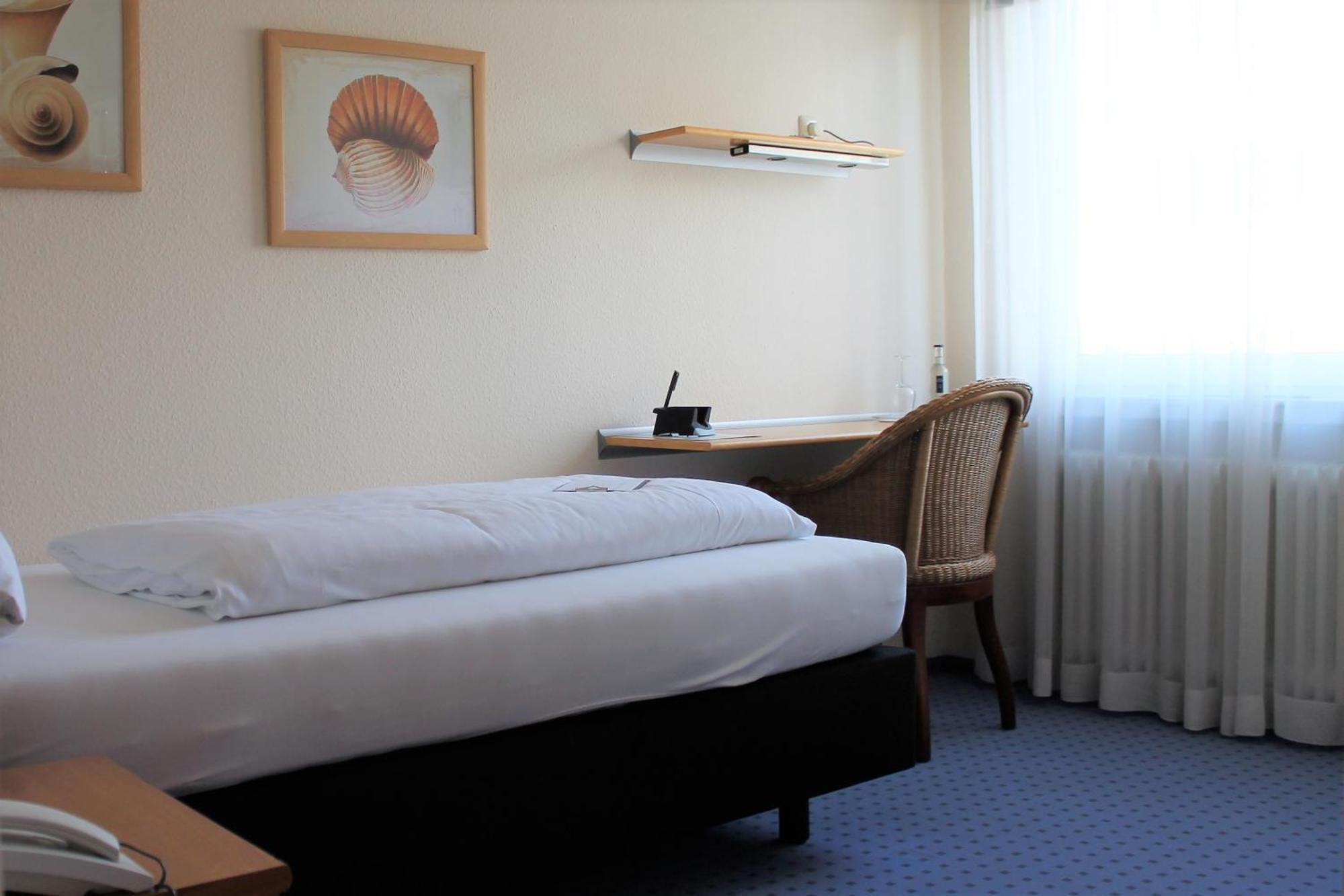 Alleehotel-Eschen Aurich Room photo