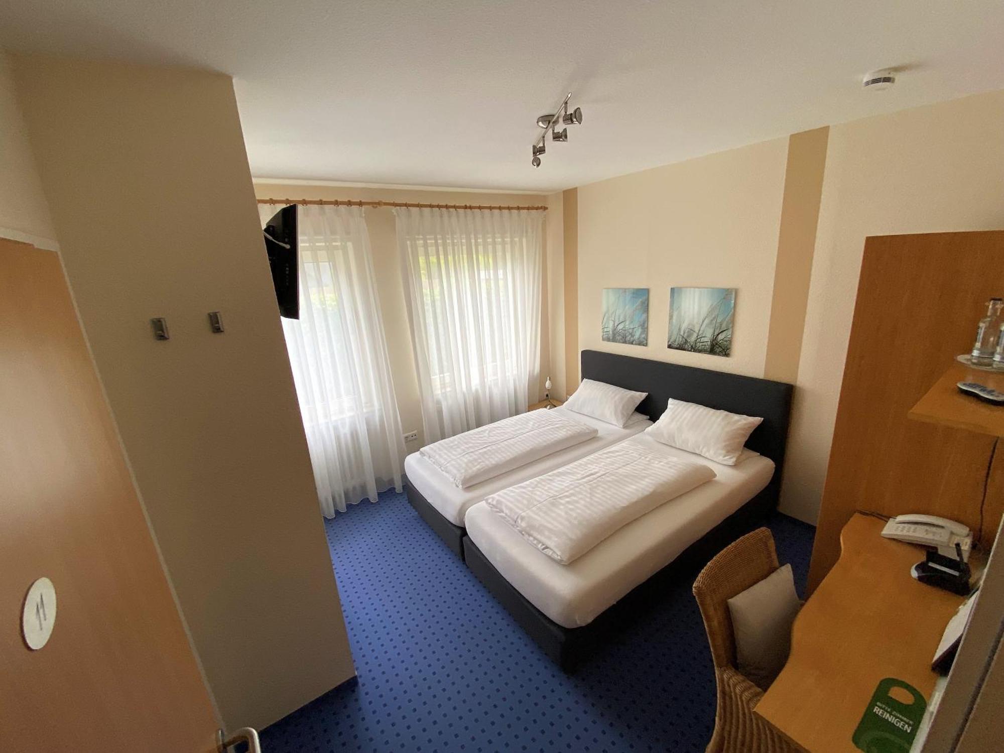 Alleehotel-Eschen Aurich Room photo